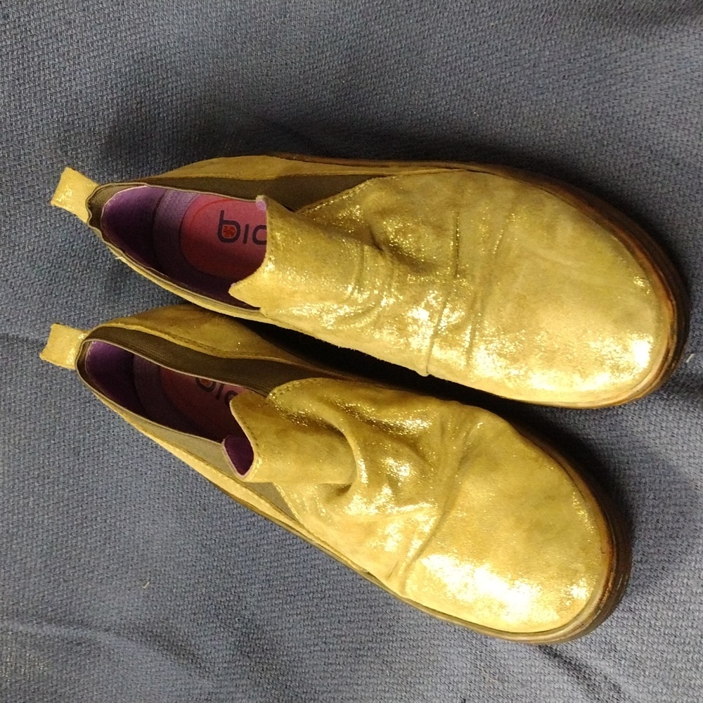 Bionica tan shiny shoes size 6.5 used